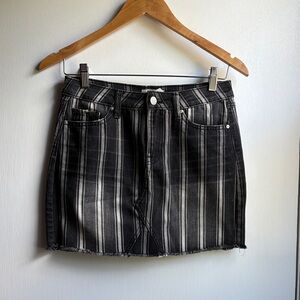 Chic Black and Gray Striped Pencil Skirt